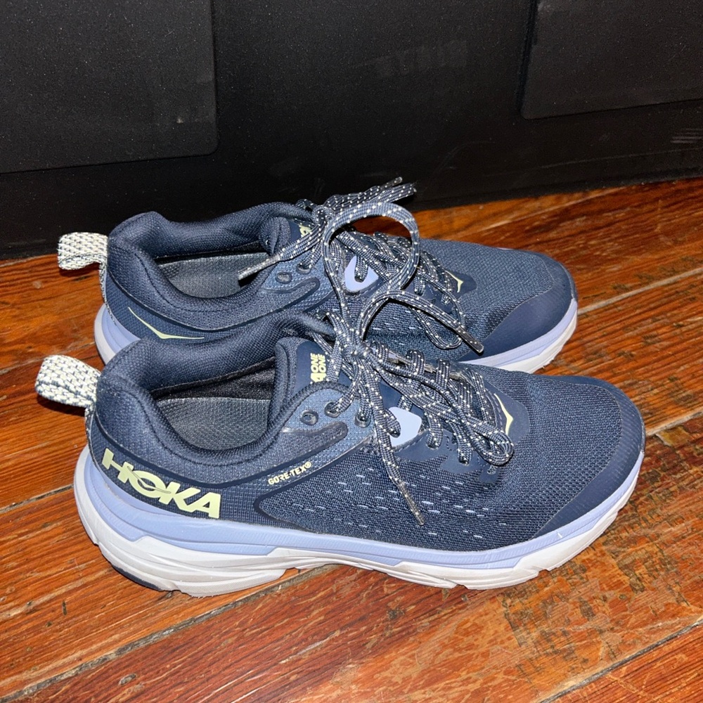 Hokas
